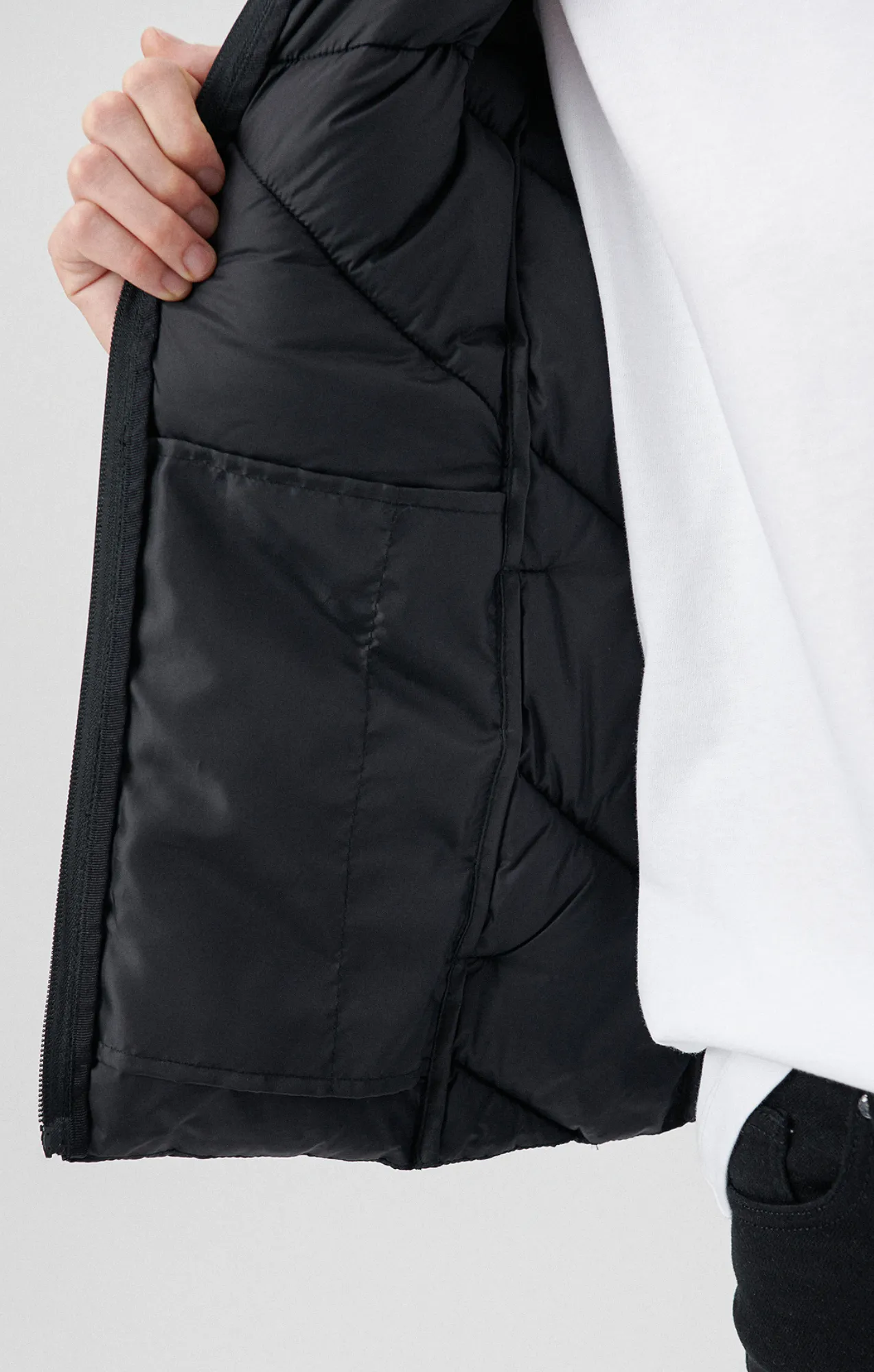 AMINA PUFFER JACKET IN BLACK