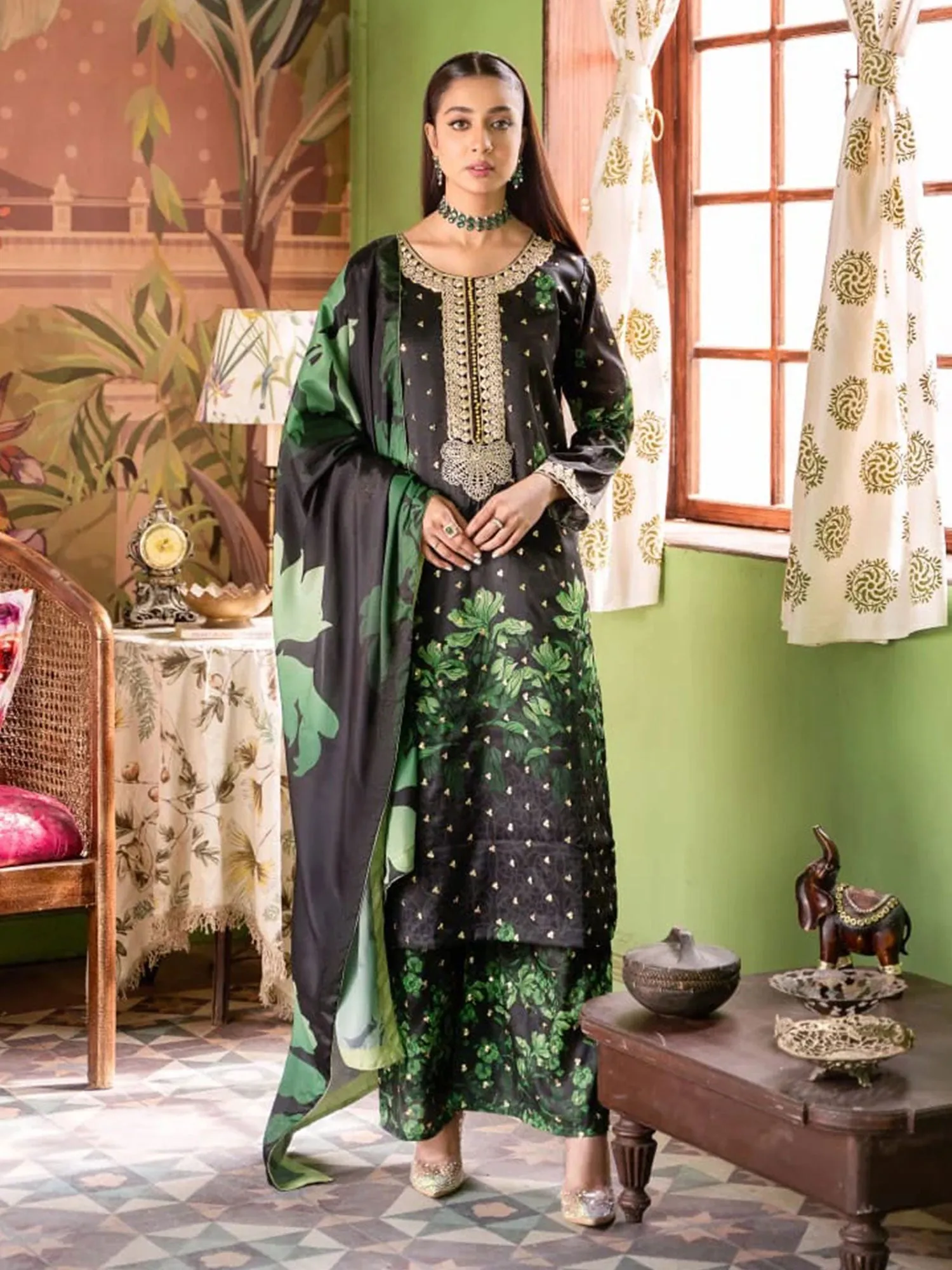 Raniya.H "Chamakte Sitare" Grip Silk Suit - ALISHA