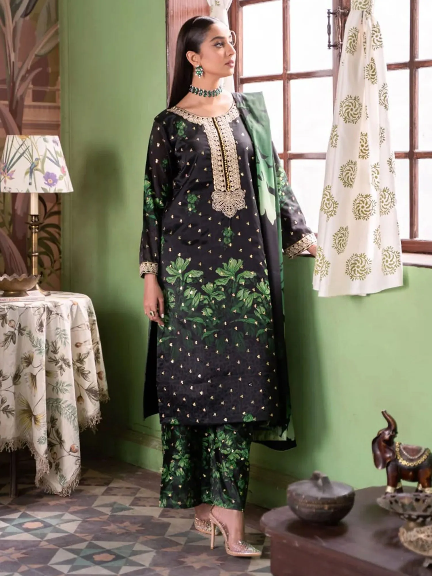 Raniya.H "Chamakte Sitare" Grip Silk Suit - ALISHA